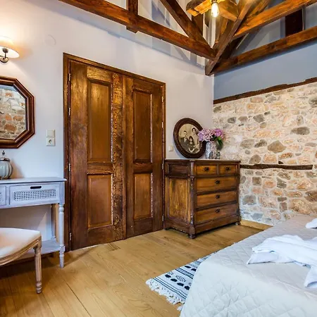 Maroyda Stonehouse * باناجيا