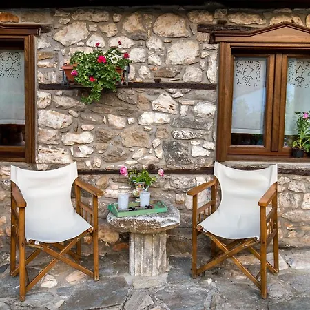 Maroyda Stonehouse باناجيا